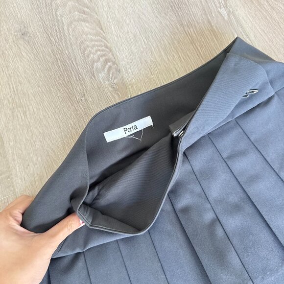 The Porta - mini skirt with shorts/ charcoal - Picture 6 of 6